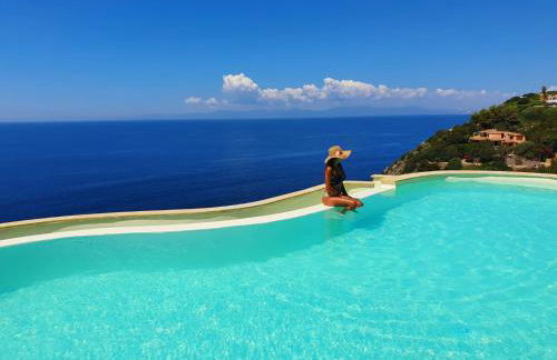 Villa Patty with infinity pool in front of the sea, parking and wifi - Foto 2