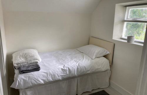 Bryntirion Farmhouse Apartment with Hot Tub - Foto 12