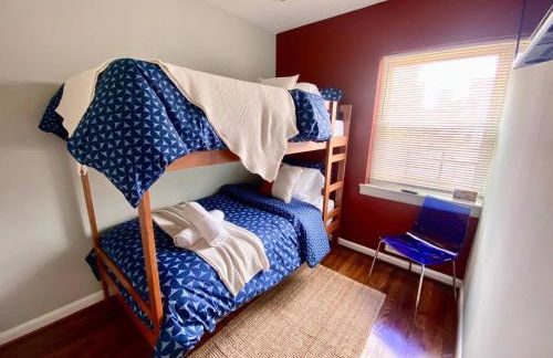 Easy PATH&Bus access- NYC| designer home + Deck. - Photo 7