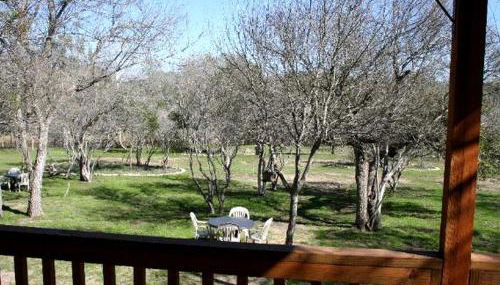 Charming Cabin Stay for Six Nestled Amid Central Texas' Wildlife in Buda - Foto 3