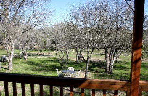 Charming Cabin Stay for Six Nestled Amid Central Texas' Wildlife in Buda - Foto 3