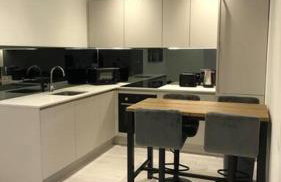 Central Camberley Apartment - Parking - Garden - Foto 1