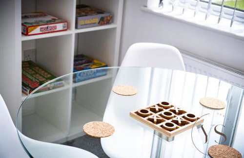 Modern 3BR Home in 9 Anson Rd Near Sandwell Hospital with Garden and Free Parking - Foto 15