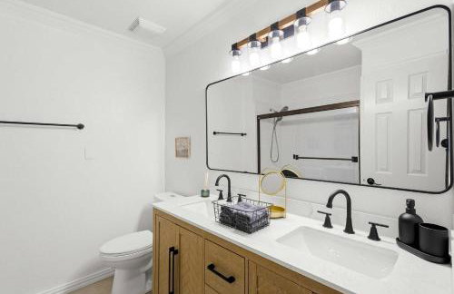 5-BD Vacation Retreat w Pool & Ping Pong - Foto 24