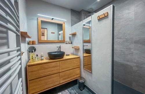 L'Odyssée provençale, un duplex de charme de 2 chambres au pied du village médiéval de Bormes-les-Mimosas, offrant des prestations haut de gamme et une superbe vue sur le Massif des Maures - Foto 17