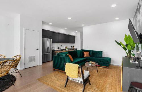 River View High-End Condo with Private Patio and FREE Parking - Foto 14