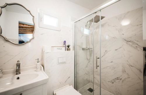 Mila and Jurija Formenti 2 apartments in heart of nautic marina, with heated swimming pool May till October, bikes, Sup, kajak, free parking in our garden - Photo 38