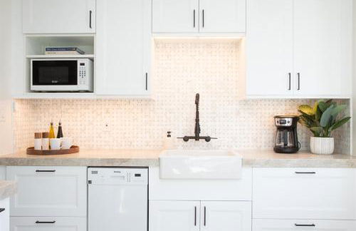 Adorable Octopus Hideaway 2 min walk to the beach! - Foto 7