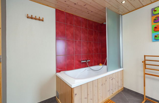 La Roche Cozy Forest Escape - Photo 10