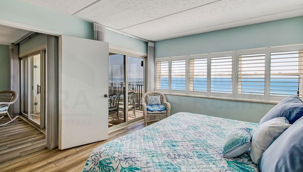 Striking Ocean View Condo with Private Walkway to the Beach by RedAwning - Foto 4, Habitación