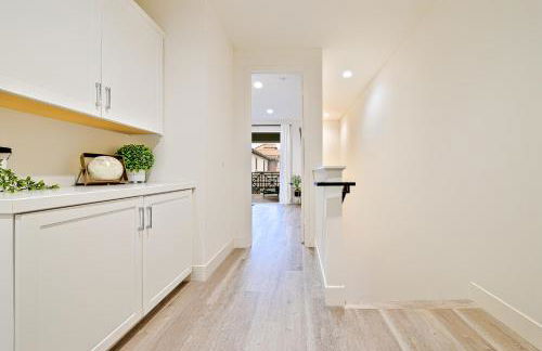 Modern 4BR - Private Balcony - Garage Parking - Foto 24