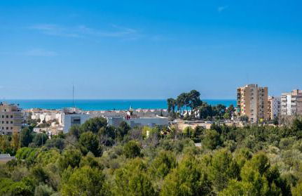 Villa Med A 2 kilometros andando de la playa, del puerto de Aguadoç y a 4 del centro de Sitges Muy Soleada todo el dia Capacidad superior a 16 personas NO REQUIERE COCHE - Foto 53