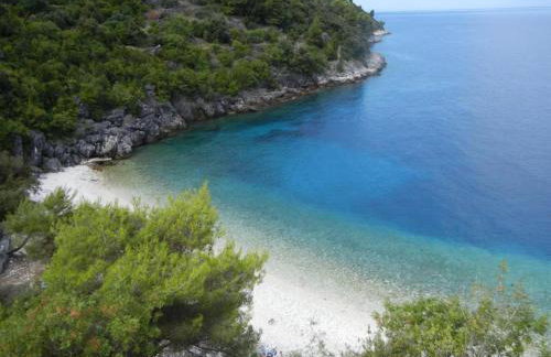 Stone house in vineyard - Photo 26