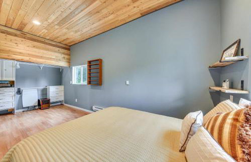 Rustic and Modern Home with Forest Views in Newport! - Foto 12