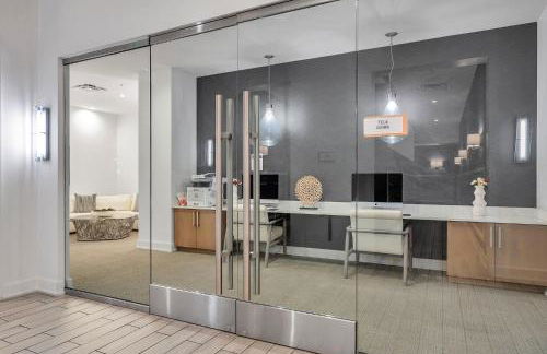 Luxury 1 BR with DEN Downtown Tampa Apt - City Views, Rooftop Pool, Workspace - Foto 23