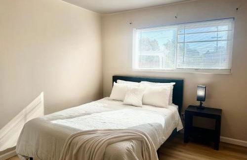 Chic Home with Expansive Backyard- duplex back unit - Foto 9