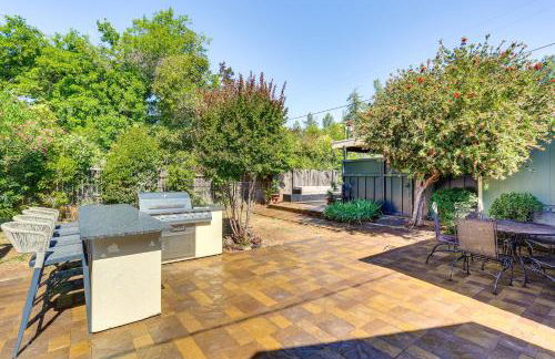 Walk to Park and Aquatic Center Airy Redding Home! - Foto 20