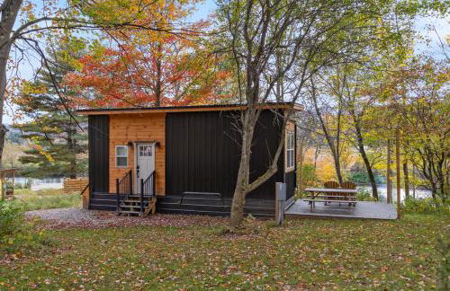Riverside Tiny House with hot tub near Stowe - Foto 40