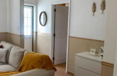 City Break-Quiet House with Private Patio - Foto 14