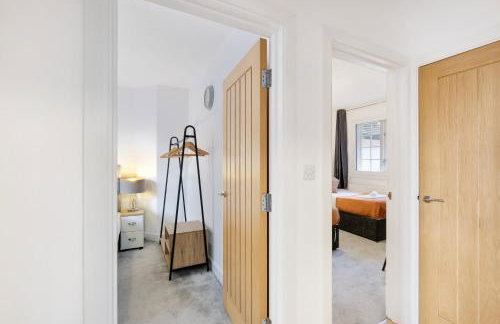 Eastons 2 Bedroom Apartment with Sofa Bed - Photo 17