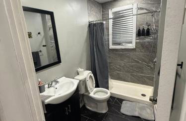 EWRBNB - Rare Find! Huge 3BR Apartment with Open Layout minutes from Newark Airport & NYC - Apartment # 2 - Foto 4