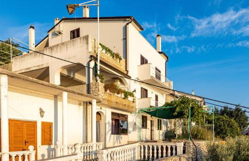 2 Bedroom Nice Apartment In Stara Baska - Foto 9