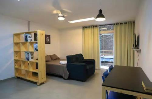 01 - ESTÚDIO MODERNO com Área privativa, Wi-Fi veloz, TV smart, Vaga de garagem, Cozinha completa, próximo a Skema School - Foto 7