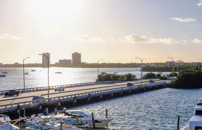 Bayshore Bliss- Cozy Space Pool Views - Foto 34