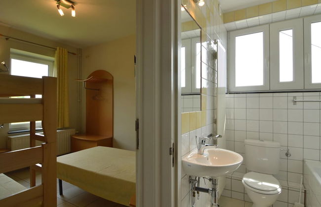 Grand Villa With Bubble Bath - Photo 35