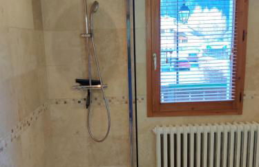 Spacious Ski Chalet In Traditional French Village, sleeps 8, Four Star with fibre broadband - Photo 3