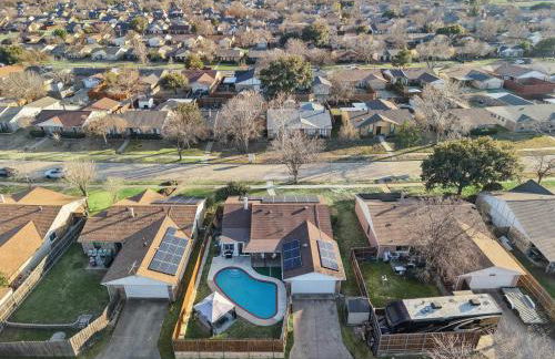 Charming 3Bd 2Ba Home with Private Pool - Foto 37