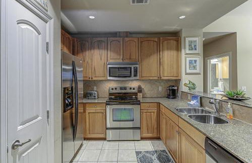 Chic 2BD with Balcony Pool Hot Tub & Marina Views - Foto 8