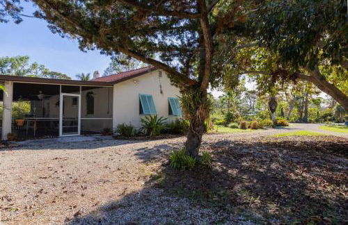 1mi to Beach Jungle Bungalow 1 acre with Pool - Foto 25