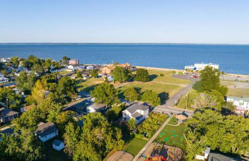 The Lyellton House: Water View, Steps from Beach - Foto 62