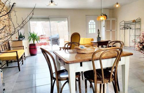 Maison chaleureuse à Fossemagne avec jardin et terrasse - Foto 15