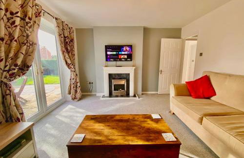 Your Leominster Base - 3BR Home with Garden & Parking - Foto 43