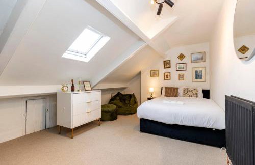 Bright & Comfortable 4-Bed Home 9 mins from Newcastle City Center - Free Parking - Foto 4