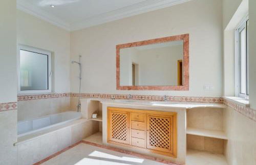 Villa Gasparini Palheiro Village by Holiday Rental Madeira - Foto 26