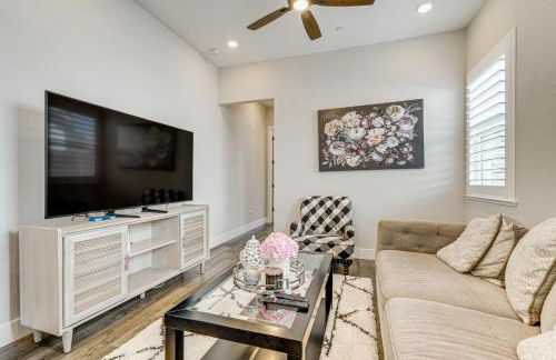 Fenced-In Yard Apt 7 Mi to Westfield Galleria - Foto 7