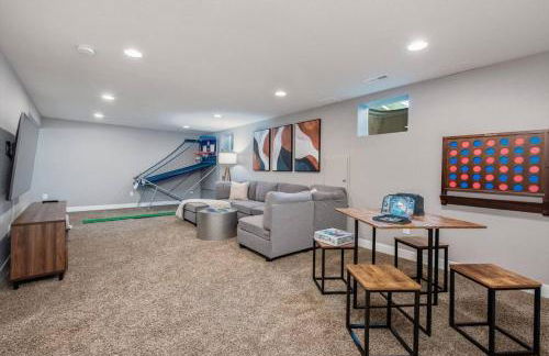 Mid-Mod Marvel Central Game RmWet Bar Patio - Foto 15