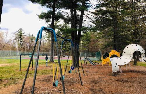 Attitash Mountain Village Studio - Slope View - Ski - Storyland - Photo 11