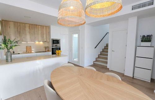 Modern home with private pool & close to the beach - Foto 25