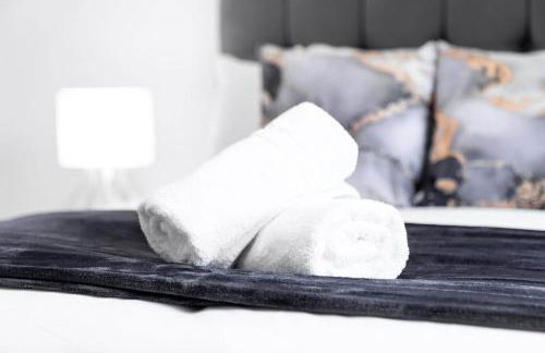 Stylish Apartment - 2 Bedrooms - Balcony - Parking - Netflix - Wifi - 7MC - Foto 25