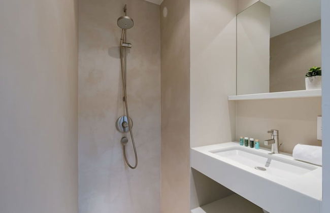 Modern Apartment With Terraces and Parking - Photo 36