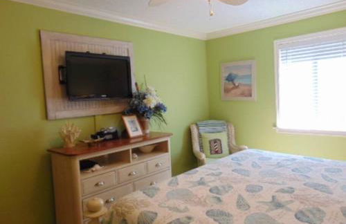 H13 Ocean Walk Resort 2bdrm 2 bath downstairs great beds Great view and always a great breeze - Foto 10
