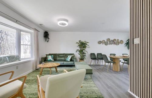 Stunning Poconos Villa- Hot Tub, Pool, Game Room, BBQ & more - Foto 41