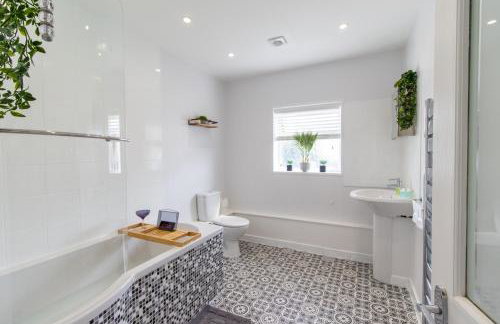 Open Mind Property - Luxury 3 Beds & Free Parking - Foto 18