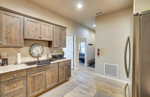 Large Patio and Grill! Group Stay in Midland - Foto 5