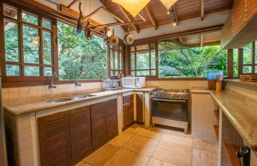 Vista espetacular, no meio da mata, com conforto - Foto 43