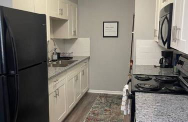 The Irene - 2 Bedroom Apt in Quilt Town, USA - Photo 8